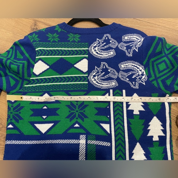 Vancouver Canucks NHL Ugly Christmas Knit Sweater Size Small Pullover Hockey - Picture 5 of 5
